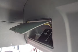 奥威J5P&nbsp;牵引车驾驶室                                               图片