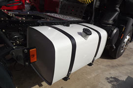 奥威J5P&nbsp;牵引车底盘                                                图片