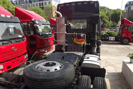 奥威J5P&nbsp;牵引车外观                                                图片