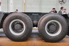 联合卡车 U400重卡 超重载型 K金版 400马力 6X4 LNG牵引车(SQR4251N6ZT4)