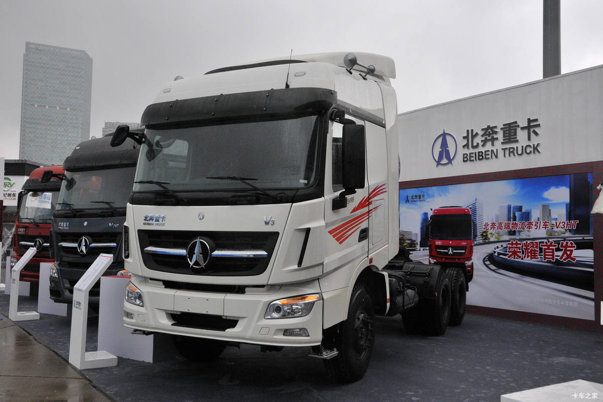 北奔 V3重卡 330马力 6X4天然气牵引车