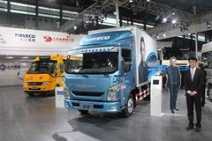 跃进 超越C300-33 112马力 4.18米单排厢式轻卡