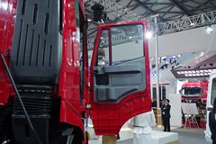红岩 杰狮682重卡 340马力 6X4 牵引车(IVCEO出口版)(SC600G34T)