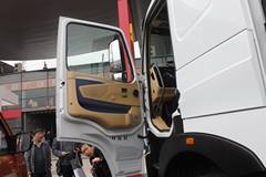 中国重汽 HOWO-T7H重卡 400马力 8X4混凝土搅拌车(底盘)(ZZ1317V326HD1)