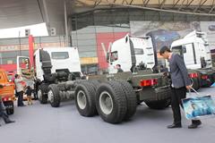 中国重汽 HOWO-T7H重卡 400马力 8X4混凝土搅拌车(底盘)(ZZ1317V326HD1)