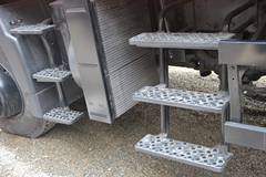 奔驰 Unimog系列 230马力 4X4公铁两用作业车(型号U400)