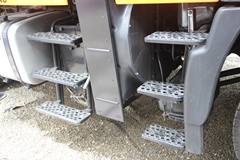 奔驰 Unimog系列 230马力 4X4公铁两用作业车(型号U400)