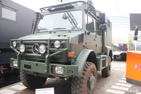 奔驰 Unimog系列 220马力 4X4越野旅居车(型号U5000)