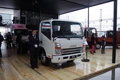 江淮 帅铃H330 130马力 3308轴距单排栏板轻卡底盘(HFC1080P71K1C2)