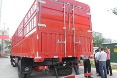 东风南充 龙腾重卡 230马力 6X2 9.6米LNG仓栅式载货车 (EQ1252GN1-30)