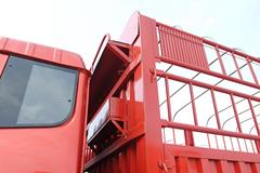 东风南充 龙腾重卡 230马力 6X2 9.6米LNG仓栅式载货车 (EQ1252GN1-30)