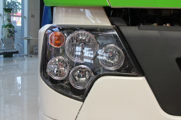 中国重汽 HOWO-T7H重卡 430马力 6X4 牵引车（ZZ4257V324HC1H）外观图片