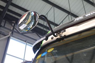 中国重汽 HOWO-T7H重卡 430马力 6X4 牵引车（ZZ4257V324HC1H）外观图片