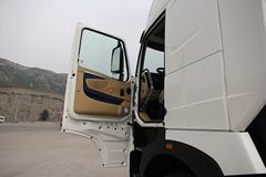 中国重汽 HOWO-T7H重卡 390马力 6X4 牵引车（ZZ4257V324HC1B/V2GB-1）