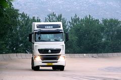中国重汽 HOWO-T7H重卡 390马力 6X4 牵引车（ZZ4257V324HC1B/V2GB-1）