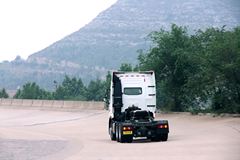 中国重汽 HOWO-T7H重卡 390马力 6X4 牵引车（ZZ4257V324HC1B/V2GB-1）