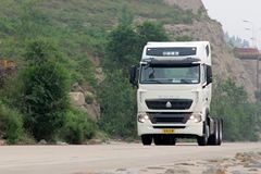 中国重汽 HOWO-T7H重卡 390马力 6X4 牵引车（ZZ4257V324HC1B/V2GB-1）