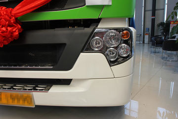 中国重汽 HOWO-T7H重卡 430马力 6X4 牵引车（ZZ4257V324HC1H）外观图片