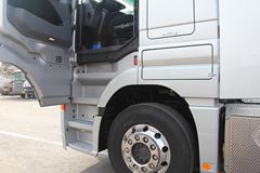 奔驰 Actros重卡 460马力 6X2R牵引车(Megaspace超大驾驶室)(型号2646)