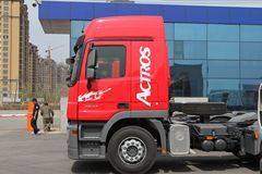 奔驰 Actros重卡 440马力 6X2 牵引车(后提升桥)(型号2644)