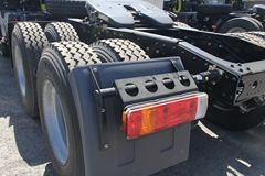 2013款解放 J6P重卡 350马力 6X4 牵引车