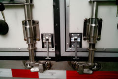 庆铃 600P轻卡 130马力 4X2 排半冷藏车(QL5070XLCHKHR)