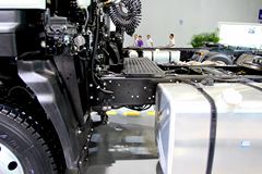 庆铃 VC46重卡 350马力 4X2牵引车(QL4180UJCR)