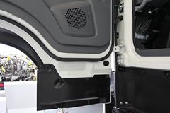 庆铃 VC46重卡 350马力 6X4牵引车(QL4250UKCZ)