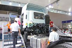 庆铃 VC46重卡 350马力 6X4牵引车（带导流罩）