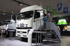 庆铃 VC46重卡 350马力 6X4牵引车（带导流罩）