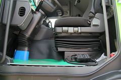 奔驰 Actros重卡 440马力 6X2R 冷藏牵引车（型号2644）