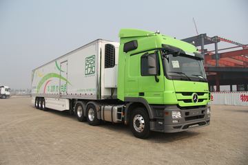 奔驰 Actros重卡 440马力 6X2R 冷藏牵引车（型号2644）