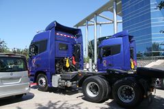 福田 欧曼GTL 6系重卡 420马力 6X4 牵引车(BJ4259SMFKB-16)