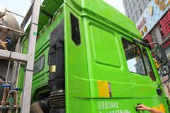 中国重汽 HOKA H7系重卡 340马力 6X4 LNG牵引车(ZZ4253N3841E1L)