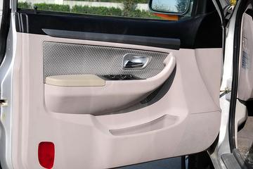 途腾T1&nbsp;皮卡驾驶室                                               图片