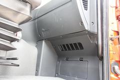 联合卡车 U340重卡 340马力 6X2 LNG牵引车