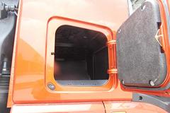 联合卡车 U340重卡 340马力 6X2 LNG牵引车