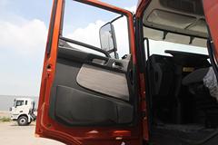 联合卡车 U340重卡 340马力 6X2 LNG牵引车