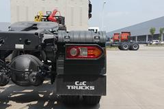 联合卡车 U340重卡 340马力 6X2 LNG牵引车