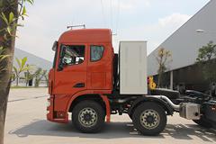 联合卡车 U340重卡 340马力 6X2 LNG牵引车