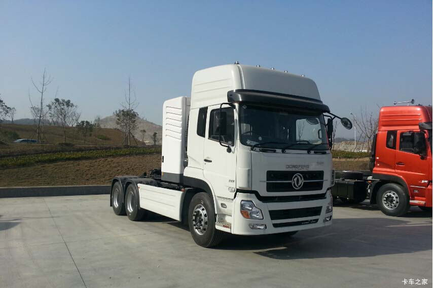 东风商用车 天龙 375马力 6X4 CNG牵引车