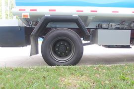 王牌7系&nbsp;洒水车/喷洒车底盘图片