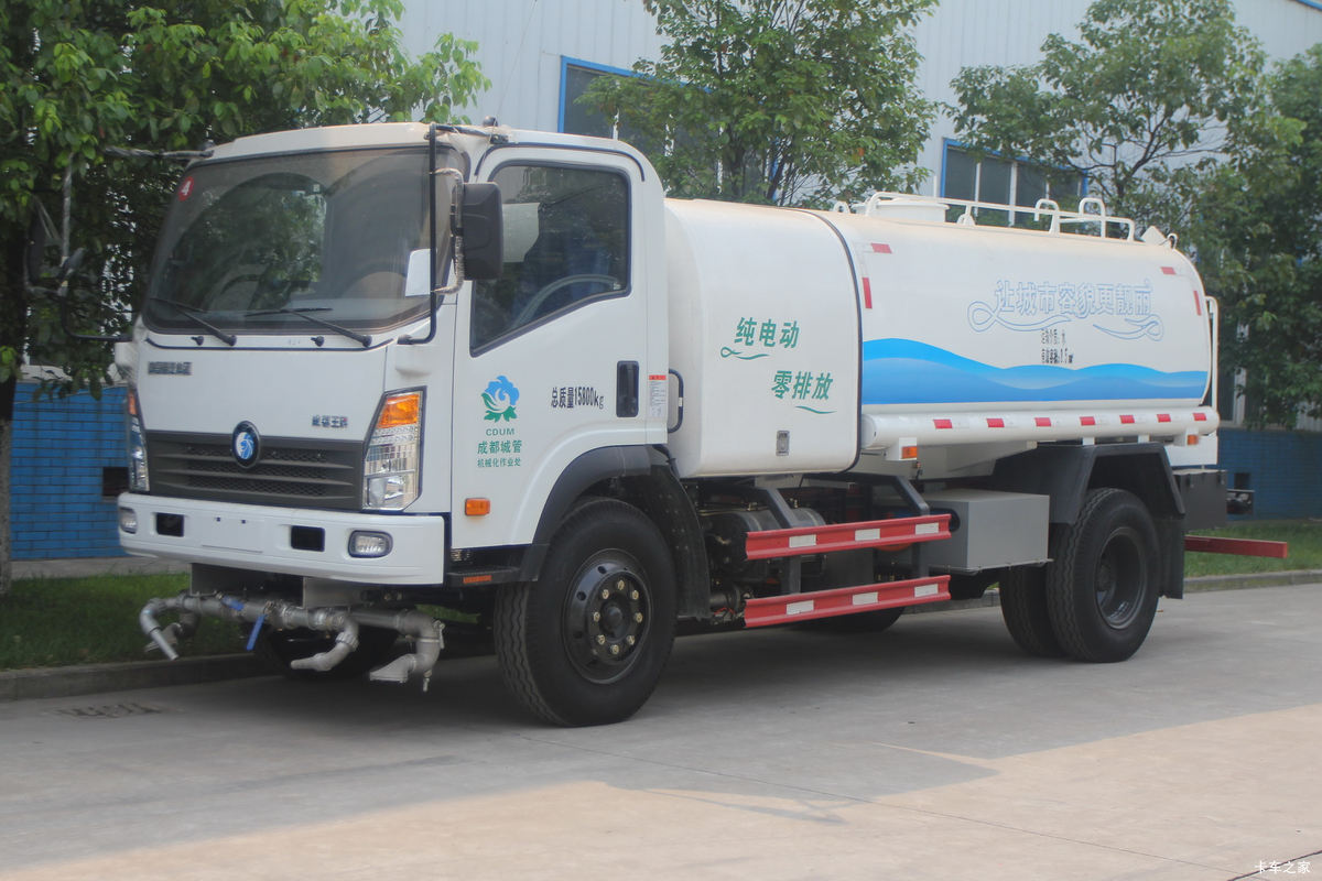 重汽王牌 7系 136马力 4X2 纯电动洒水车