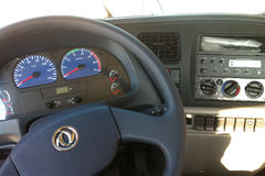 东风商用车 天锦中卡 140马力 4X2 7.1米栏板载货车(DFL1160BX9)