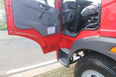 青岛解放 陆V中卡 165马力 4X2 6.75米载货车底盘(CA1160P1K1L2E4A80)