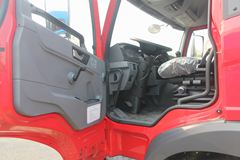 青岛解放 陆V中卡 165马力 4X2 6.75米载货车底盘(CA1160P1K1L2E4A80)