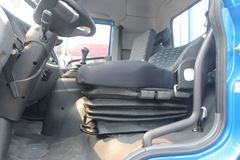 青岛解放 龙V中卡 160马力 4X2 6.75米排半栏板载货车(CA1168PK2L2E4A80)
