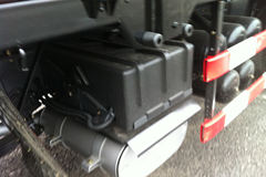 东风商用车 天龙重卡 260马力 8X2 9.4米仓栅式载货车(DFL5311CCQA8)