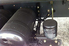 东风商用车 天龙重卡 260马力 8X2 9.4米仓栅式载货车(DFL5311CCQA8)