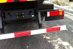 东风商用车 天龙重卡 260马力 8X2 9.4米仓栅式载货车(DFL5311CCQA8)